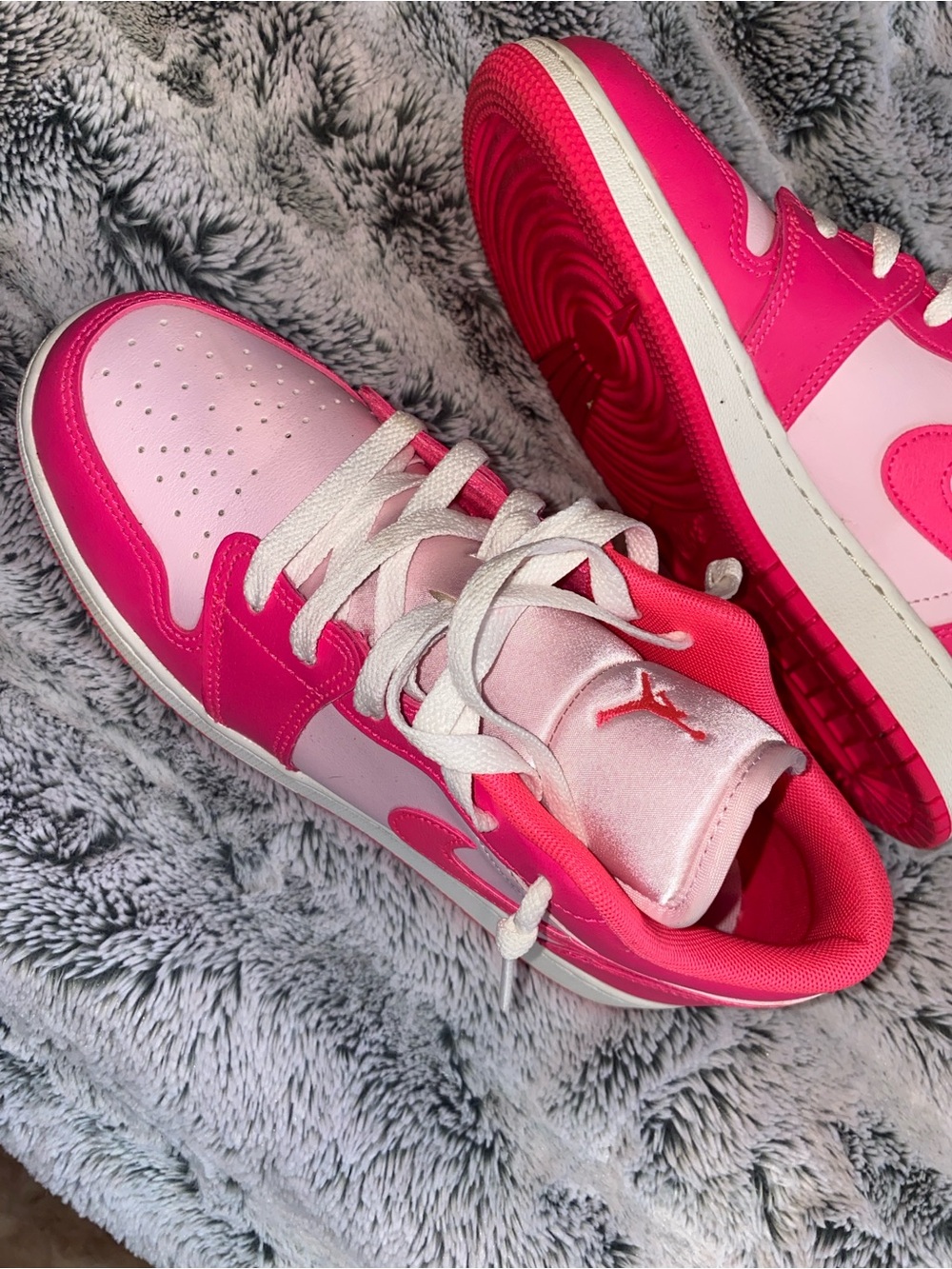 Nike Women’s Hot Pink and Light Pink Low-Top Sneakers - Picture 3 of 3
